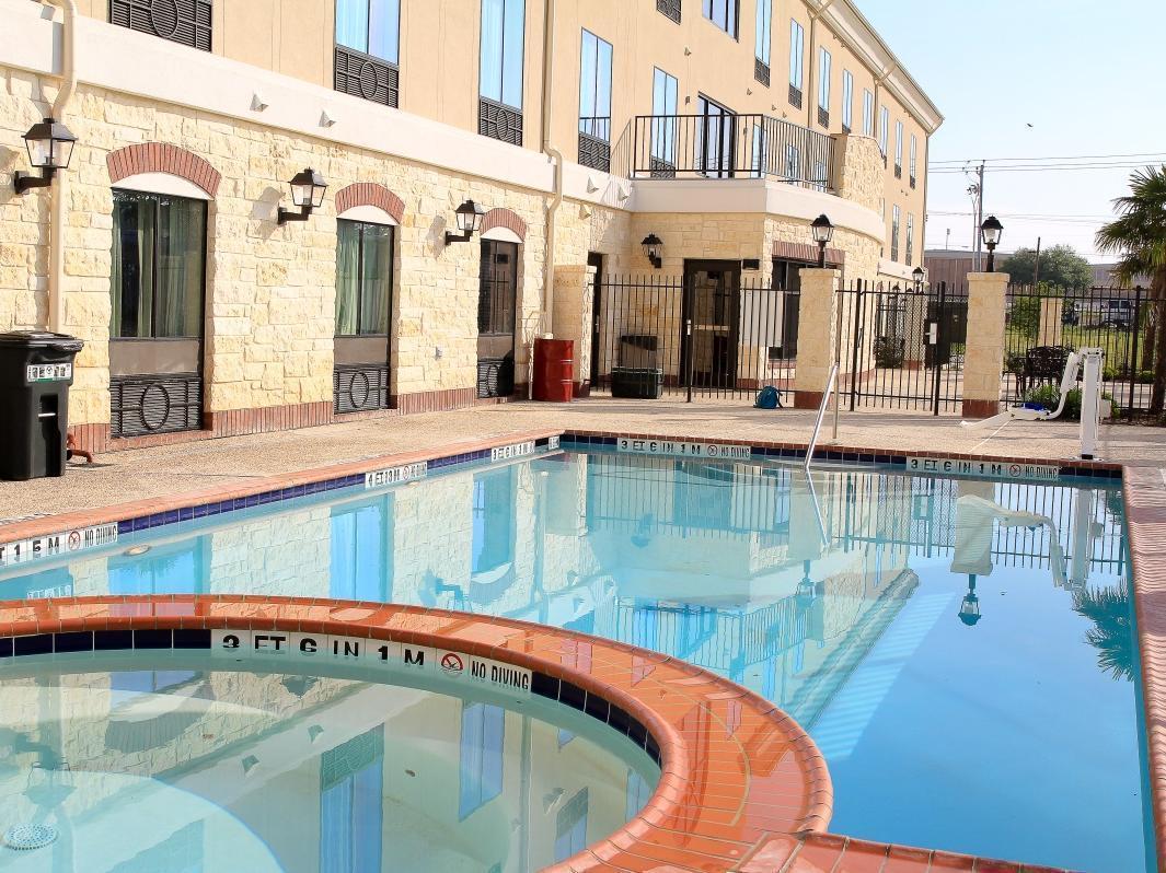 Holiday Inn Express Hotel & Suites Floresville By Ihg Exteriör bild