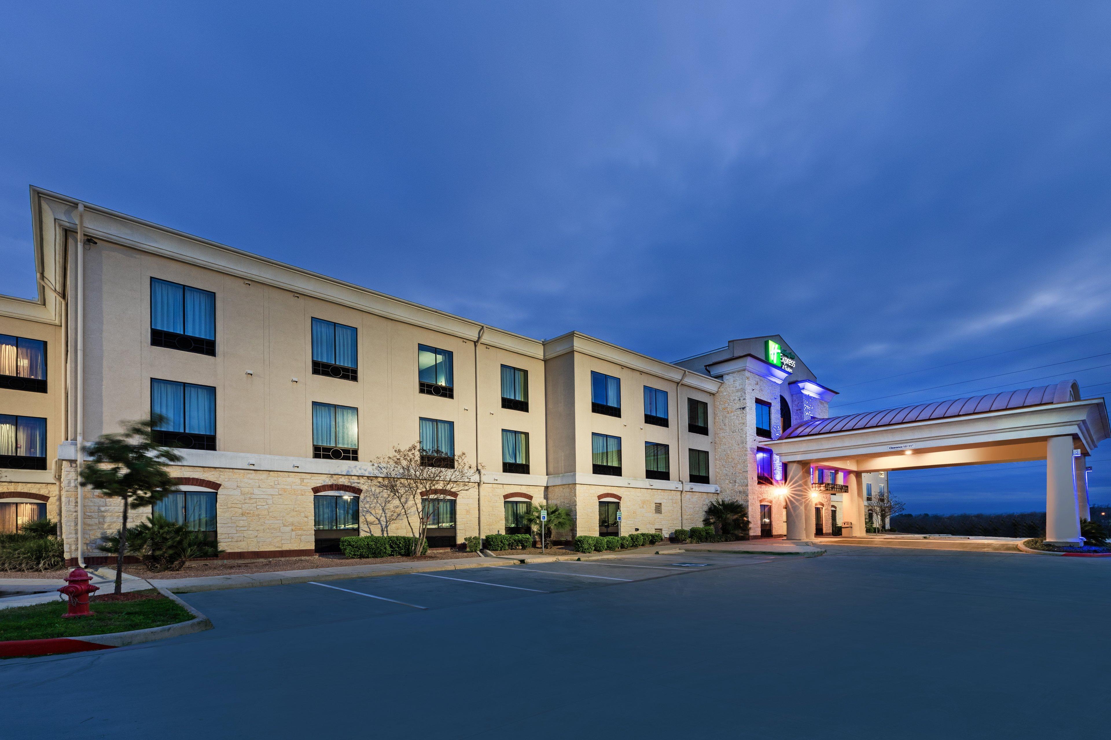 Holiday Inn Express Hotel & Suites Floresville By Ihg Exteriör bild